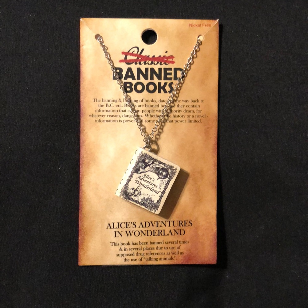 Hot topic Alice in wonderland necklace